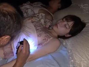 Thổi kèn trong bồn tắm rồi lên giường xoạc em